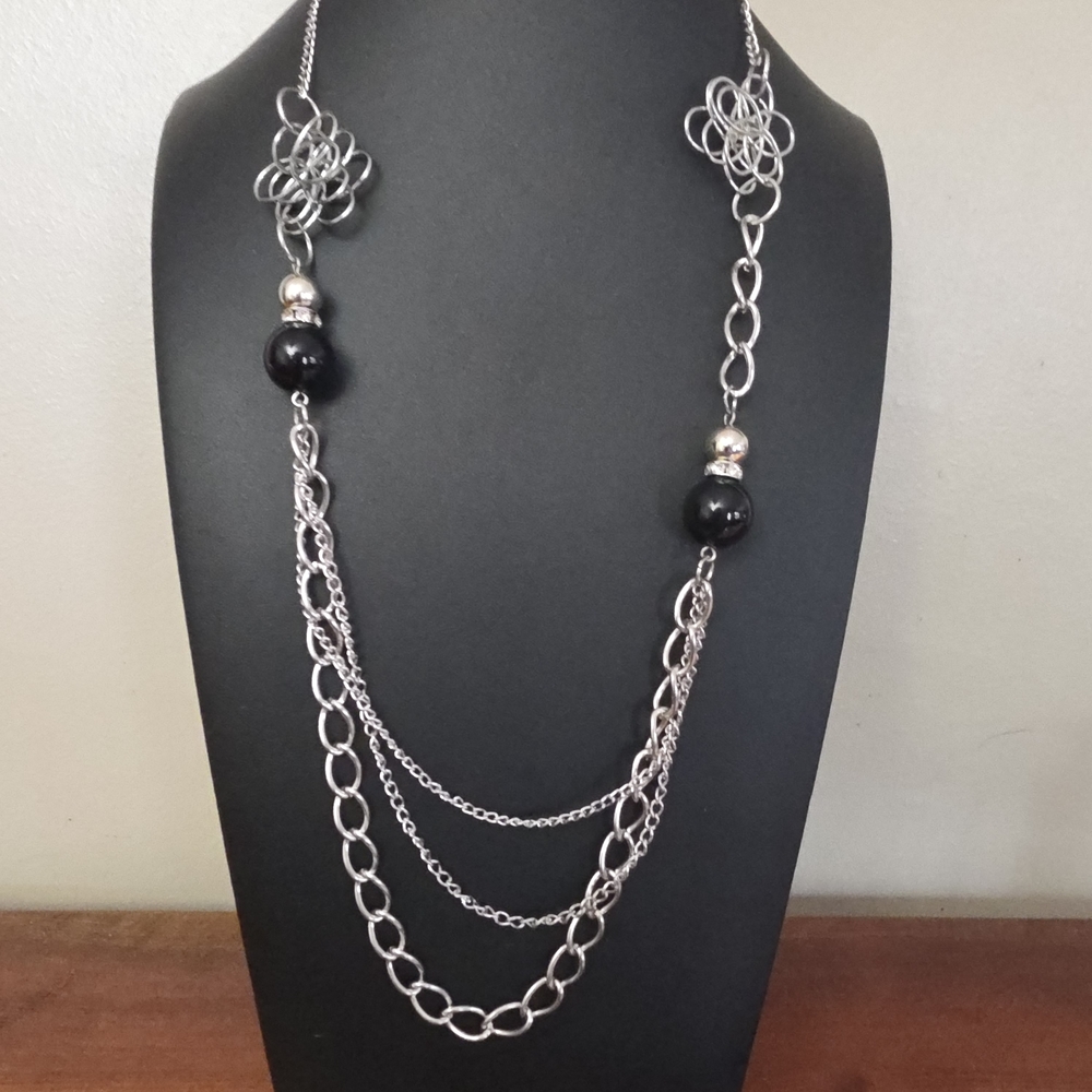 Elegant Silver and Black Chain Necklace